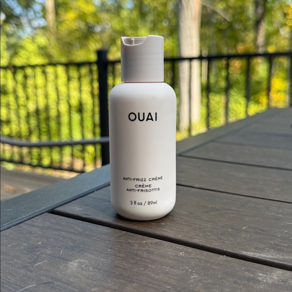 OUAI Anti-Frizz Crème in White Bottle - Picture 1 of 1
